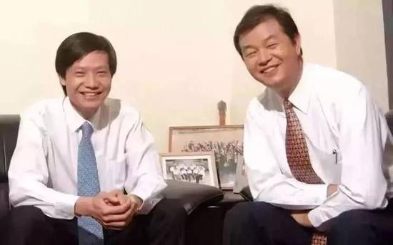 ▲雷军和WPS创始人求伯君 图片来源:网络