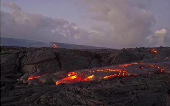 美国夏威夷基拉韦厄火山喷发
