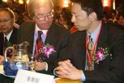 图:尼葛洛庞帝与张朝阳