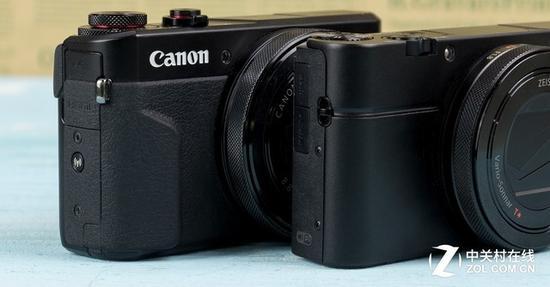 手感方面,G7 X Mark II(左)配备了握持手柄,握持感更扎实