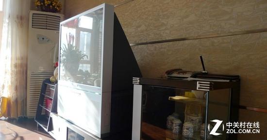 背投电视占据的空间太大