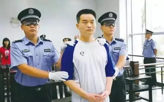 2005年,原健力宝董事长张海因职务侵占与挪用资金获刑
