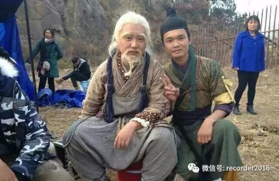 在横店,吴永宁从群演开始做起。他后来是一名武打替身。