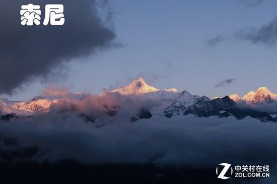 索尼只有70mm,构图上要吃亏一些