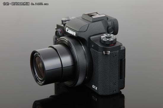 ▲佳能PowerShot G1 X Mark III 机身侧面