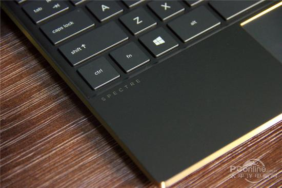 转轴的设计则犹如一枚金色的戒指,高贵而又典雅,似是王者的象征。