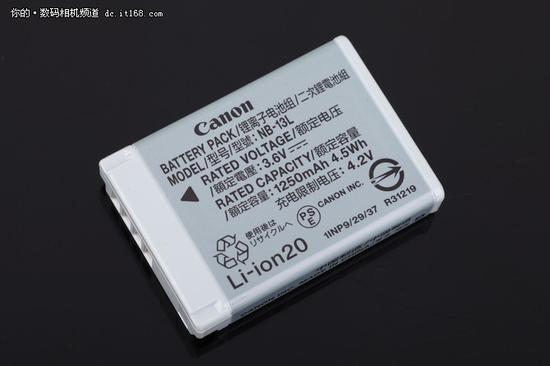 ▲电池型号NB-13L,容量不大,不过支持充电宝充电,那就都不是事儿