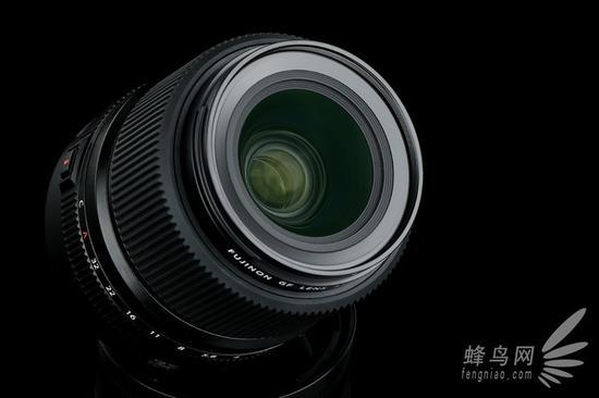 富士GF 45mm F2.8 R WR的前镜组镀膜
