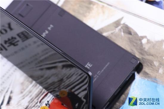双屏折叠手机先锋 中兴Axon M
