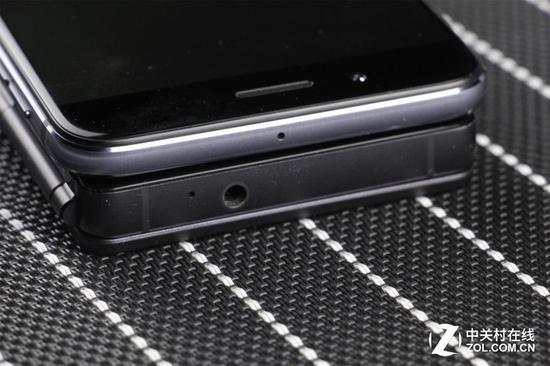 YOTA3墨知版对比中兴Axon M