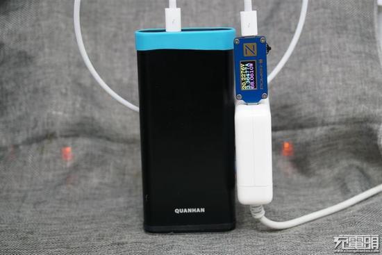 接头处的雷电标志,细致的做工。