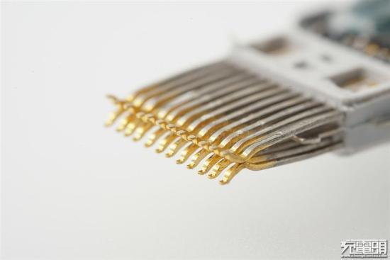 整个芯片CPD21038-713-6227口。估计是定制的,查不到资料