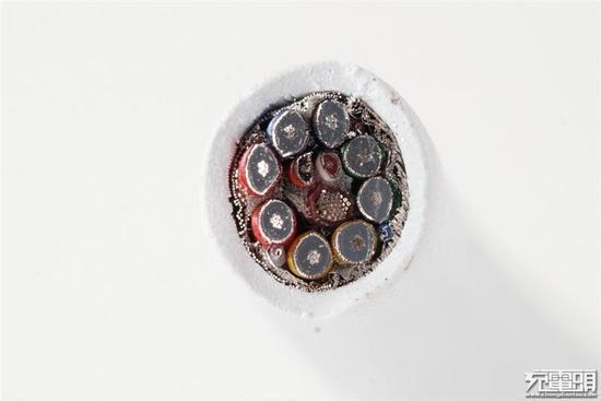 再附上维基百科上面关于USB-C线缆颜色的说明,后面对照就简单多了。