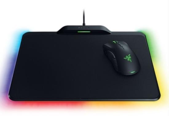 Razer Mamba HyperFlux鼠标和Razer Firefly HyperFlux鼠标垫