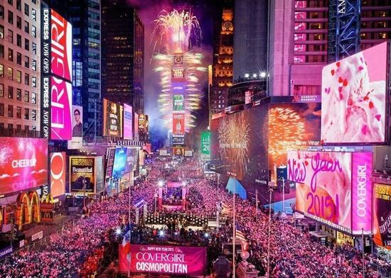 时代广场的跨年烟花(图片来自谷歌搜索)