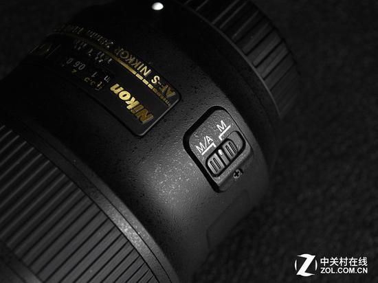 尼康28mm f/1.4E没有防抖,机身上只有一个开关