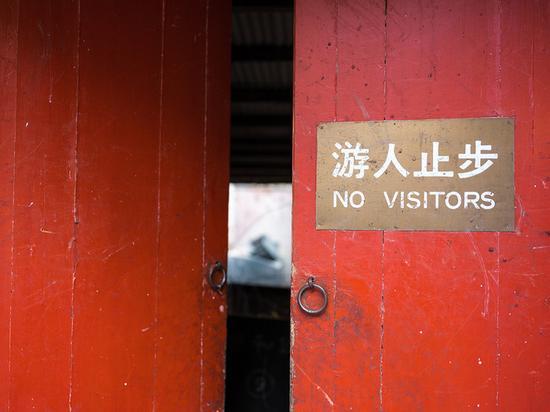 焦距:45mm 光圈:f/2.8 ISO感光度:800