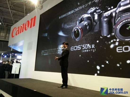 在稍后的CP+展会上,佳能发布了五千万像素全幅机型