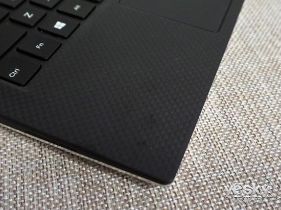 戴尔XPS 13的碳纤维C面