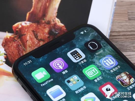 iPhone X“刘海”