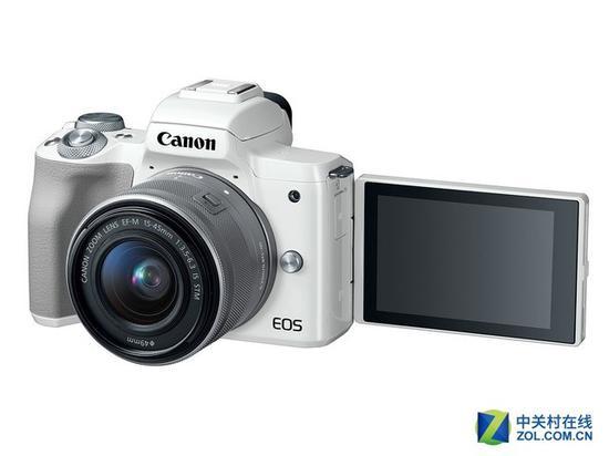 EOS M50采用新设计的翻转屏