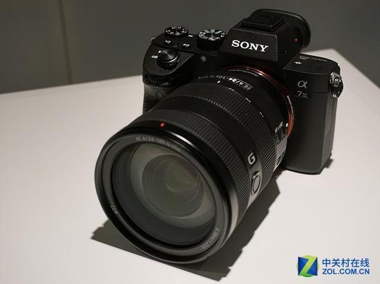 A7III更像是低像素版A7RIII,而和A9相比虽然账面参数接近,但其实有本质差异