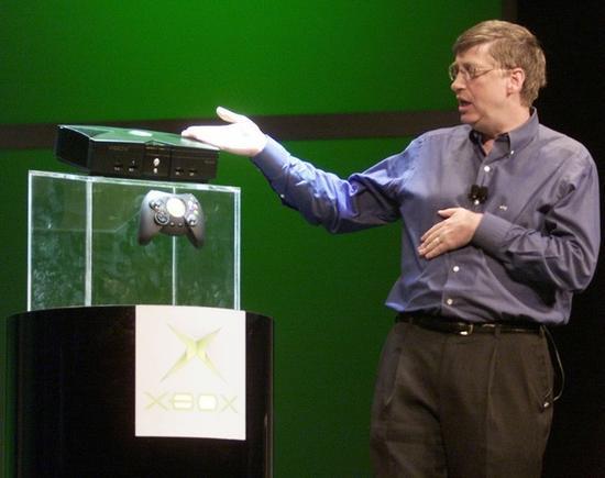 2001年CES上,盖茨发布XBOX主机