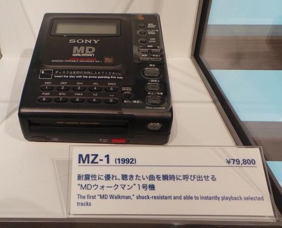 索尼最早的MD随身听MZ-1