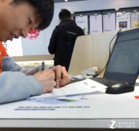 联想售后工程师填写维修单(由于偷拍设备原因导致虚焦模糊不清)