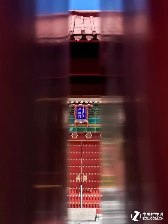 没有HDR,两边的门就会变成漆黑一片,屋顶也会过曝