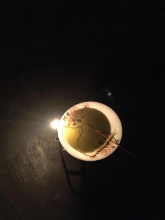 家乡习俗,夜里要在锅里点一掌灯