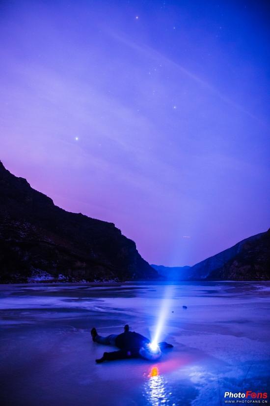 Canon Eos 5D mark III,20mm,F1.8,8秒,ISO3200