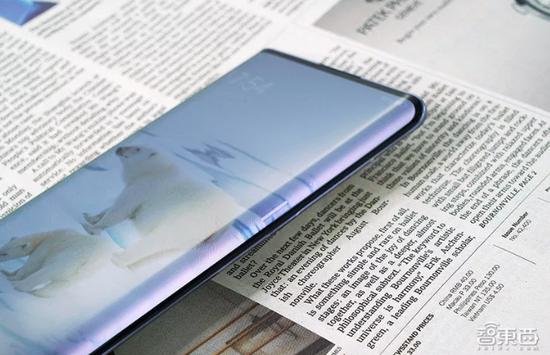 ▲vivo NEX 3的瀑布屏