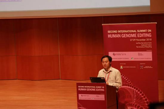 图丨贺建奎在去年第二届人类基因组编辑峰会中发表演讲(来源:DT 君)