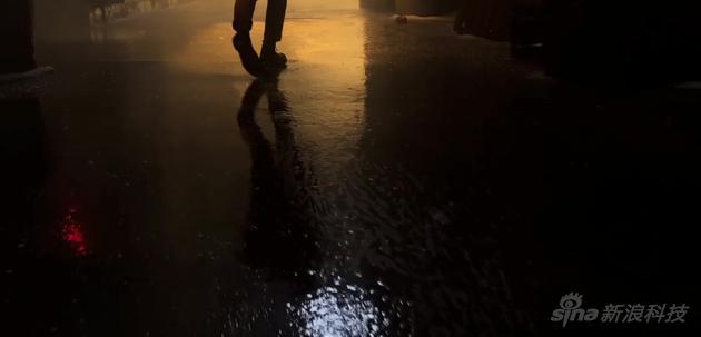 苹果官网展示了一段夜拍视频,画质仿佛是专业机器拍的