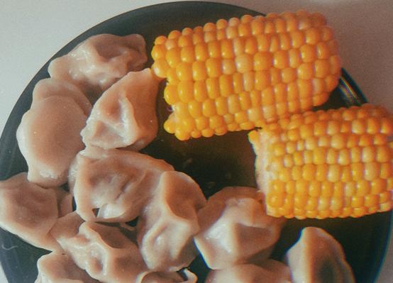 (疫情中,洛华日常依赖速冻食品)