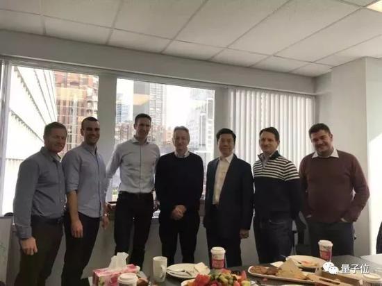 Hinton和李开复2017年会面,量子位配图