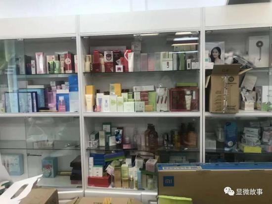 直播间一般都有一个小货架