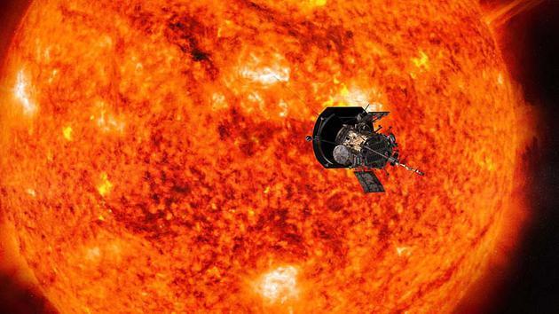 图中是艺术家描绘的帕克太阳探测器,它的任务是“接触太阳”,它将成为首颗飞越日冕的探测器。