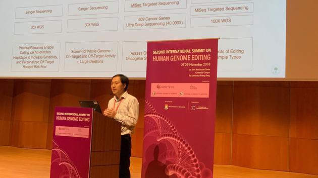 贺建奎现身香港大学李兆基会议中心 摄影:新京报记者 王清以