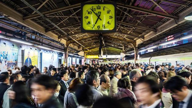 通勤者们每天都要争分夺秒、疲于奔命,而现代技术还会使情况进一步恶化。