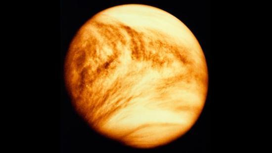金星完全被气体包裹。