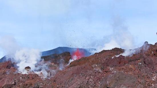 地质学家们把怀疑的目光投向了火山喷发事件,认为其可能是造成二叠纪末期生物大灭绝事件的元凶