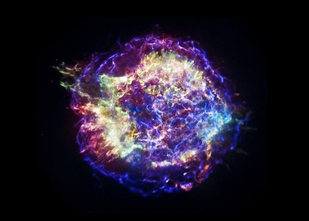 仙后座A(Cassiopeia A),银河系中已知最年轻的超新星遗迹,也是天空中除太阳外最强的射电源