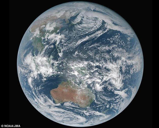 在我们已知的宇宙中,约有7*1020颗类似地球这样的行星。科学家相信,它们中很多都有着与我们相似的环境。这一理论名叫“哥白尼原理”。该原理认为,地球在宇宙中并没有什么特别之处。