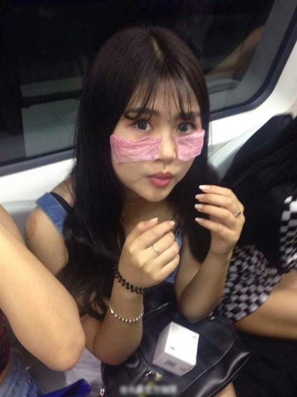 互联网奇葩营销:美女地铁敷套