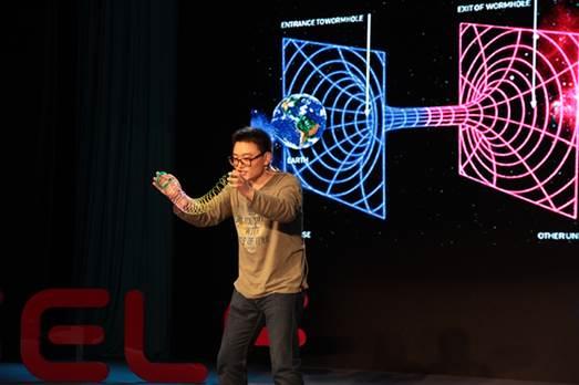 张宏宝 北京师范大学物理系相对论与全息引力研究者