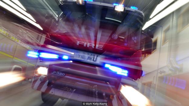 生活中警车和救护车的警笛声是我们对于声波多普勒效应的最直接感受