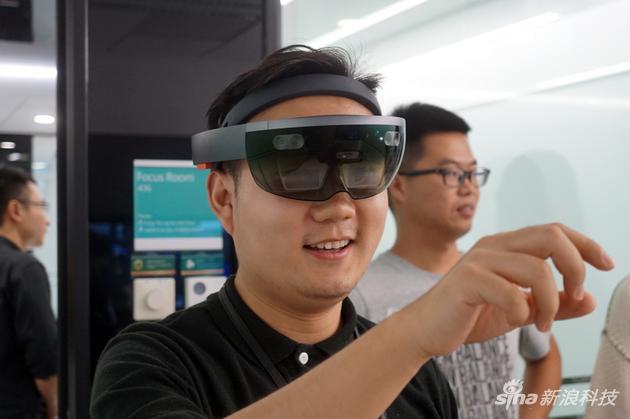 微软HoloLens