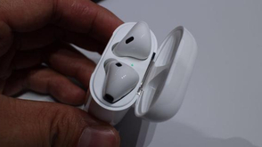 苹果无线耳机AirPods
